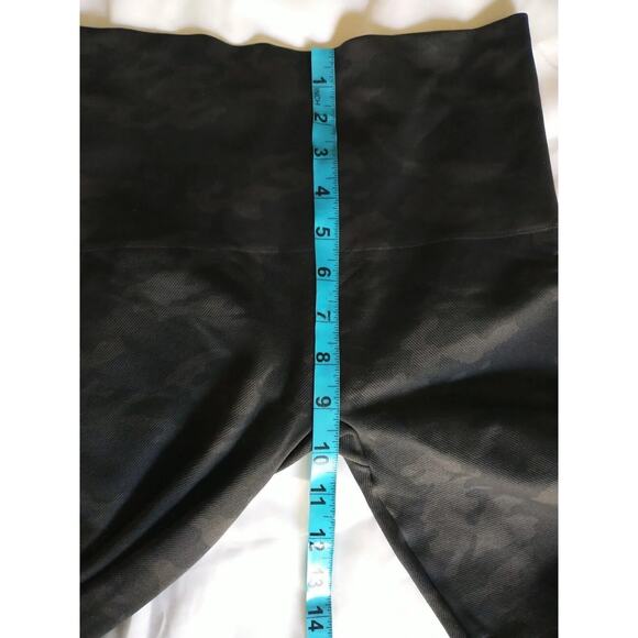 Spanx Look At Me Now High Waisted Seamless Tight Leggings Size Medium Camo - Picture 10 of 10